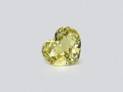Yellow-green chrysoberyl heart shape 2.06 carats, Madagascar photo
