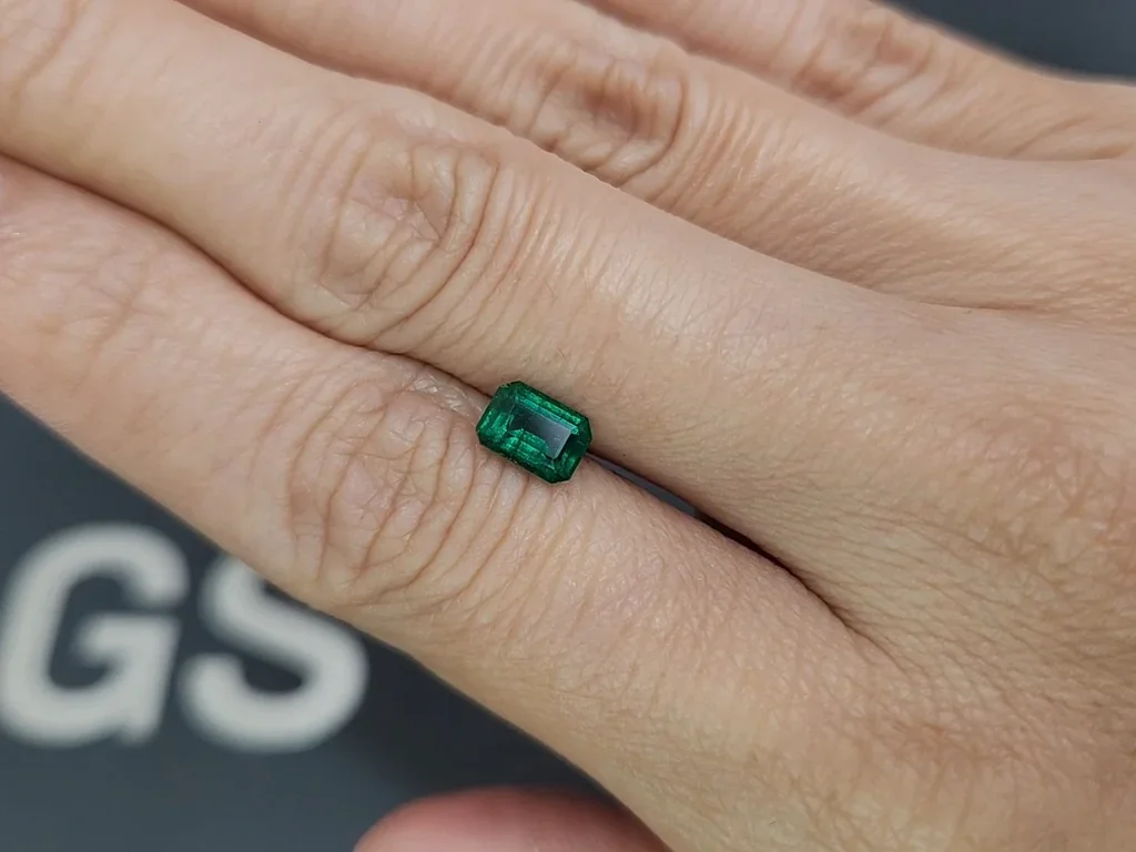 Vivid green emerald in octagon cut 0.78 carats, Panjshir Image №2