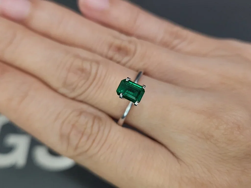 Vivid green emerald in octagon cut 0.78 carats, Panjshir Image №5