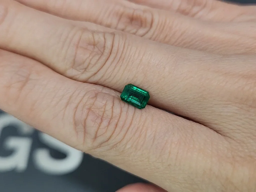 Vivid green emerald in octagon cut 0.78 carats, Panjshir Image №2