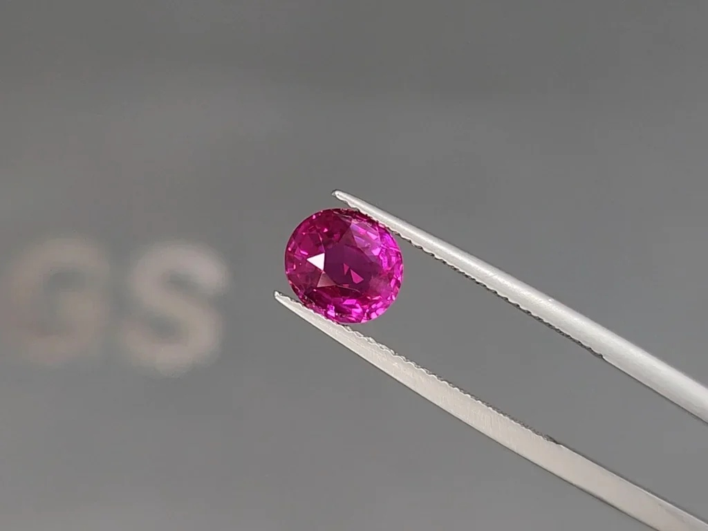 Unheated sapphire Vivid Pink oval cut 2.05 carats, Madagascar Image №3