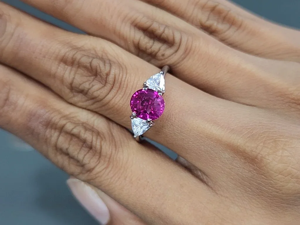 Unheated sapphire Vivid Pink oval cut 2.05 carats, Madagascar Image №5