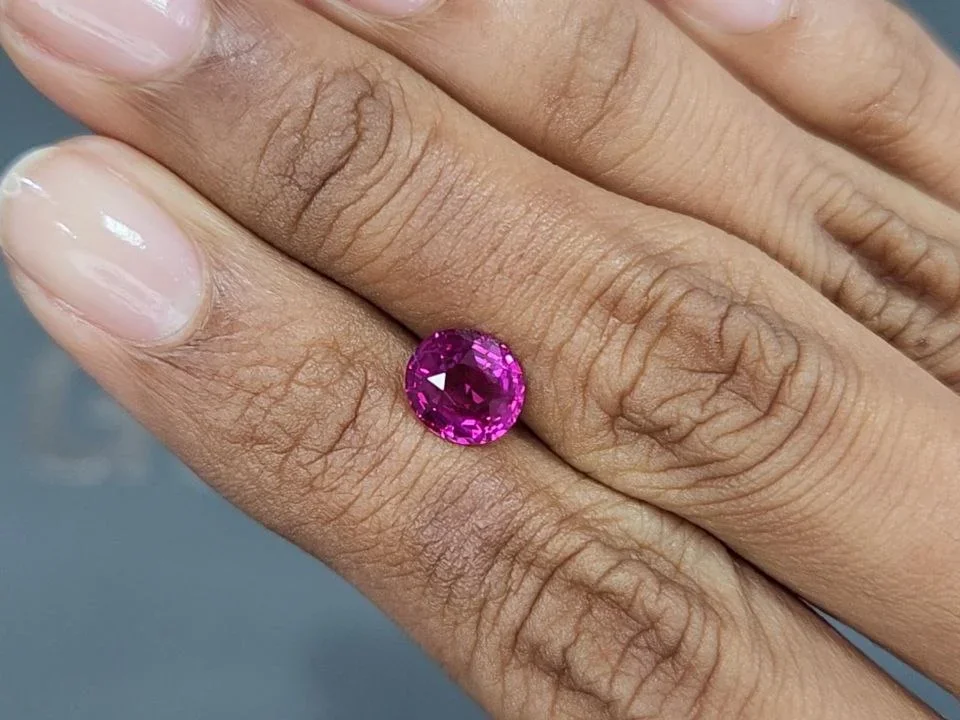 Unheated sapphire Vivid Pink oval cut 2.05 carats, Madagascar Image №2