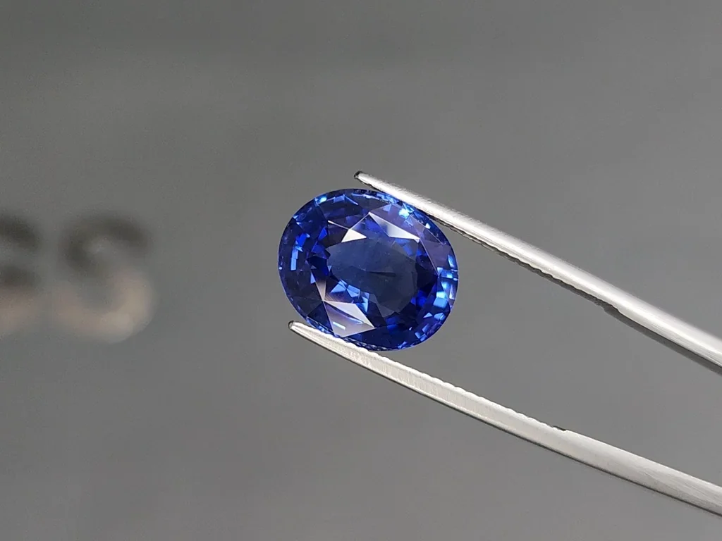 Sapphire Royal Blue oval cut 7.02 carats, Sri Lanka  Image №3