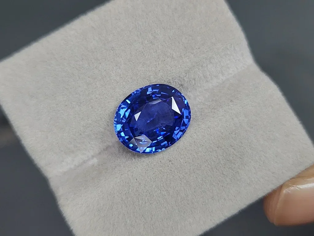 Sapphire Royal Blue oval cut 7.02 carats, Sri Lanka  Image №4