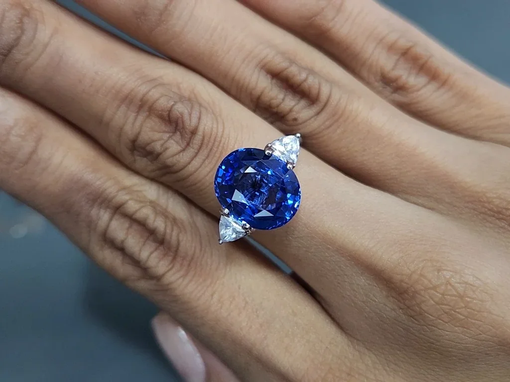 Sapphire Royal Blue oval cut 7.02 carats, Sri Lanka  Image №5
