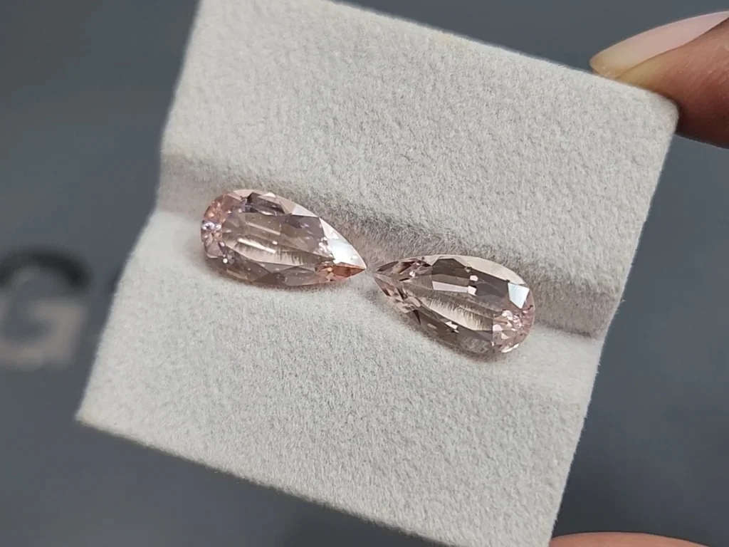 Pair of morganites pear cut 6.25 carats, Africa Image №4