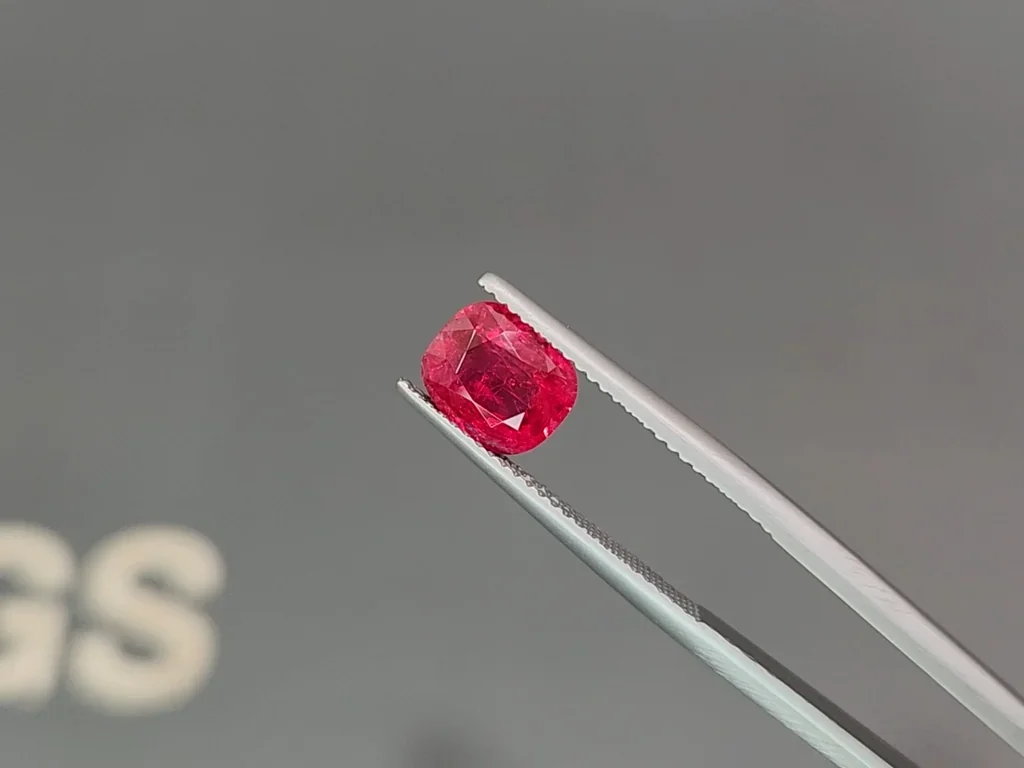 Spinel Vivid Red cushion cut 2.10 carats, Burma Image №3