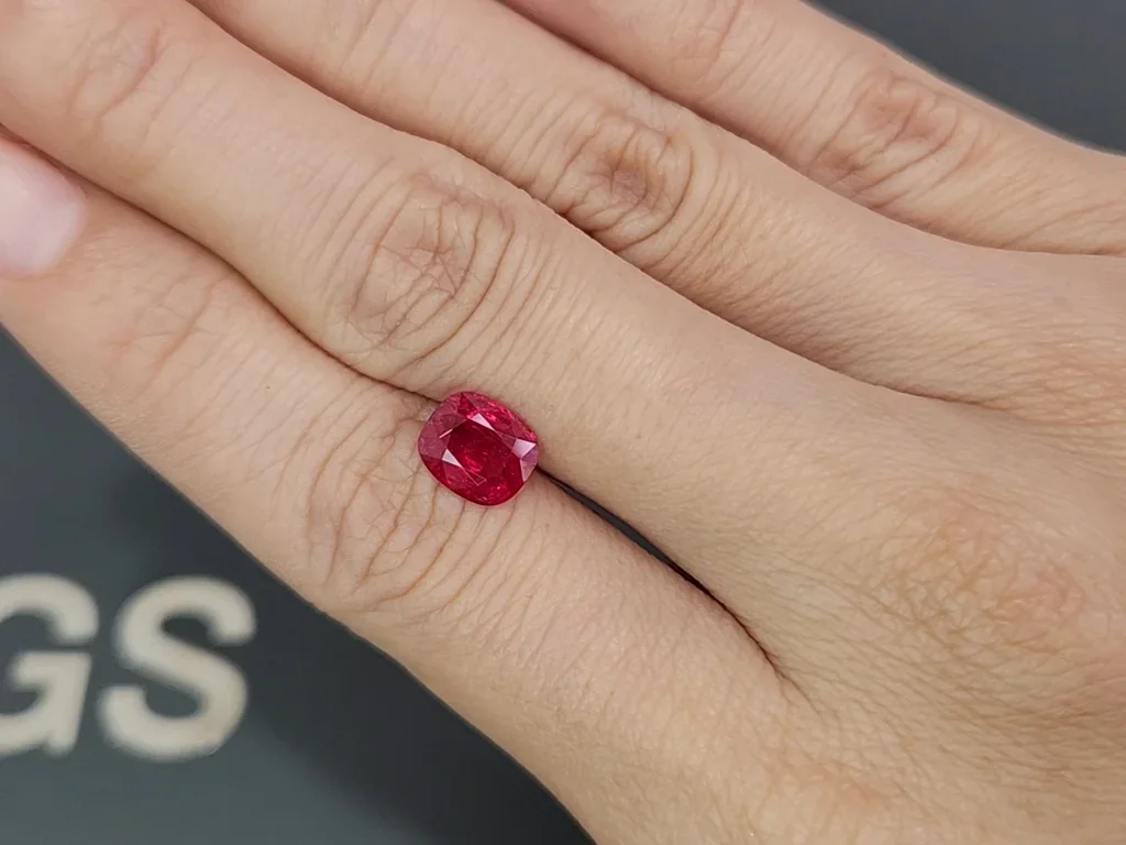 Spinel Vivid Red cushion cut 2.10 carats, Burma Image №2