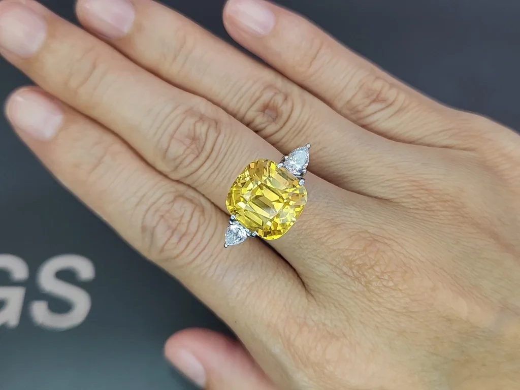 Unheated sapphire Golden Yellow cushion cut 15.15 carats, Sri Lanka Image №5