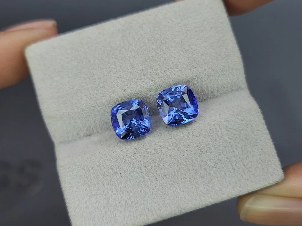 Pair of Intense Blue sapphires in cushion cut  5.59 carats, Sri Lanka Image №4