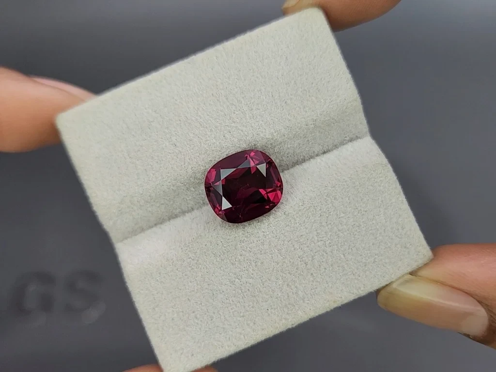 Garnet rhodolite garnet cushion cut 5.76 carats, Tanzania Image №3