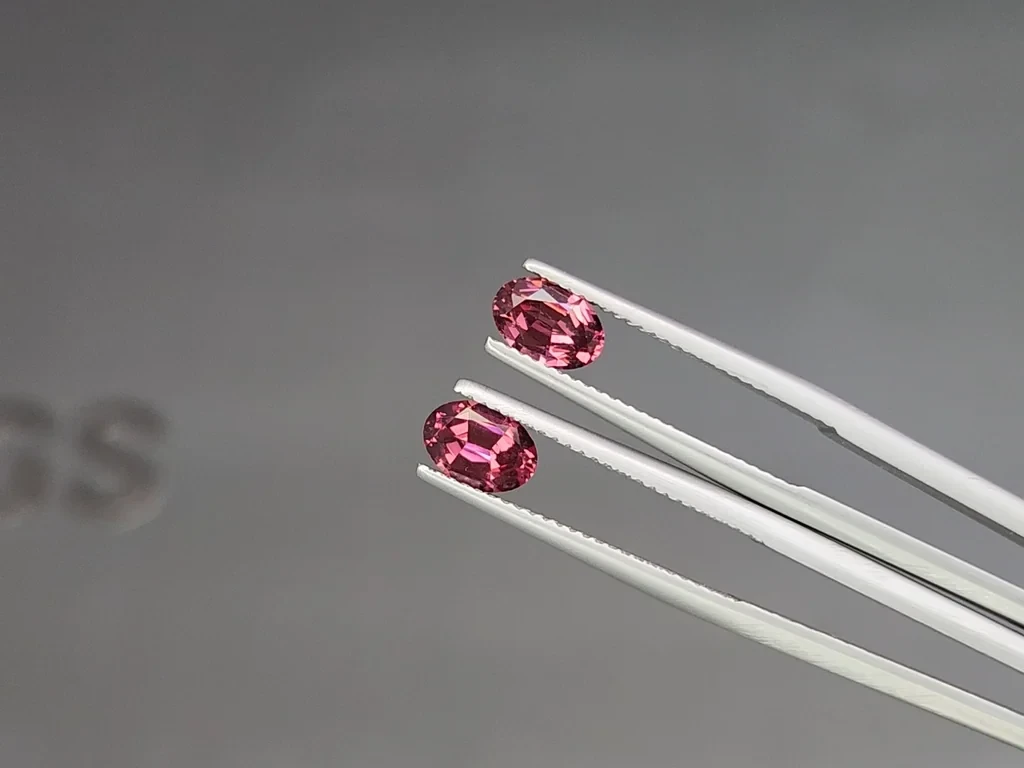 Pair of rhodolite garnets oval cut 1.87 carats, Madagascar Image №3