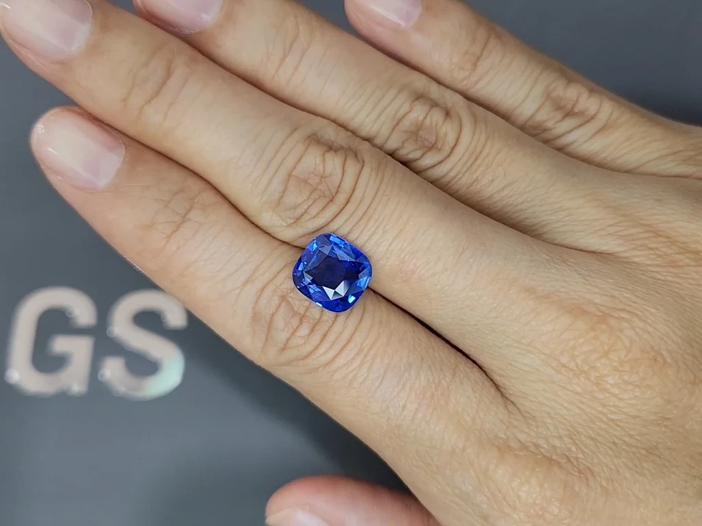 Royal Blue sapphire in cushion cut 4.02 carats, Sri Lanka Image №2