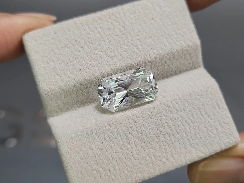 Kunzite light green radiant cut 5.41 carats, Pakistan Image №4