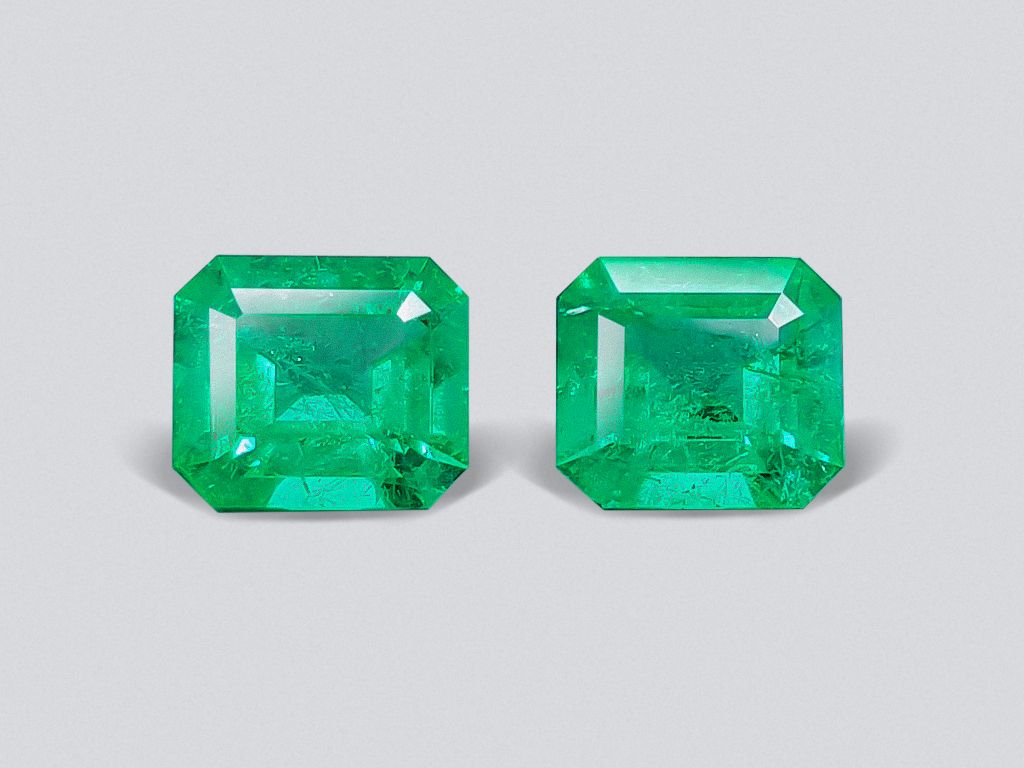 Pair of vibrant Colombian Vivid Green emeralds 3.92 ct Image №1
