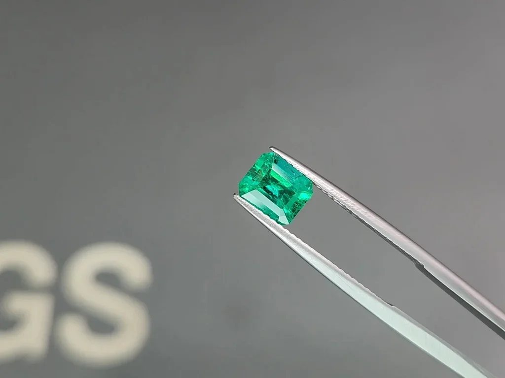 Vivid Green emerald 1.12 ct, Colombia Image №3