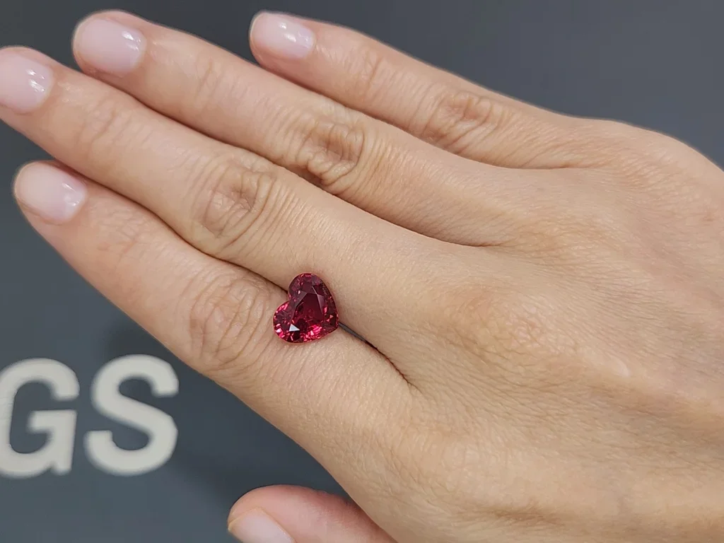 Super rare vivid Vibrant red spinel in heart shape 4.15 carats, Vietnam  Image №2