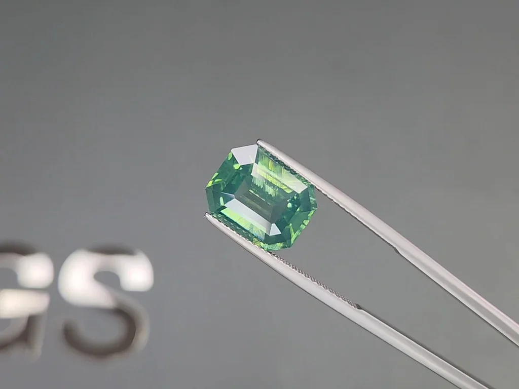 Green zircon in octagon cut 7.05 carats, Madagascar  Image №3