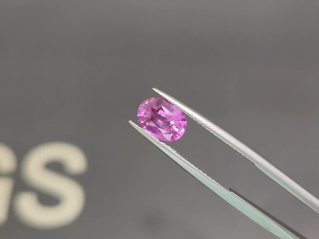 Unheated sapphire  Vivid Pink oval cut 1.83 carats, Sri Lanka Image №3