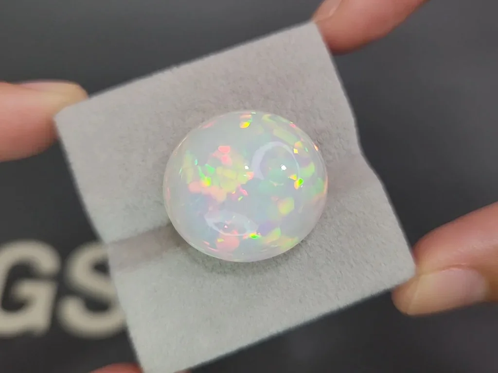 White opal round cut 29.77 carats, Ethiopia Image №3