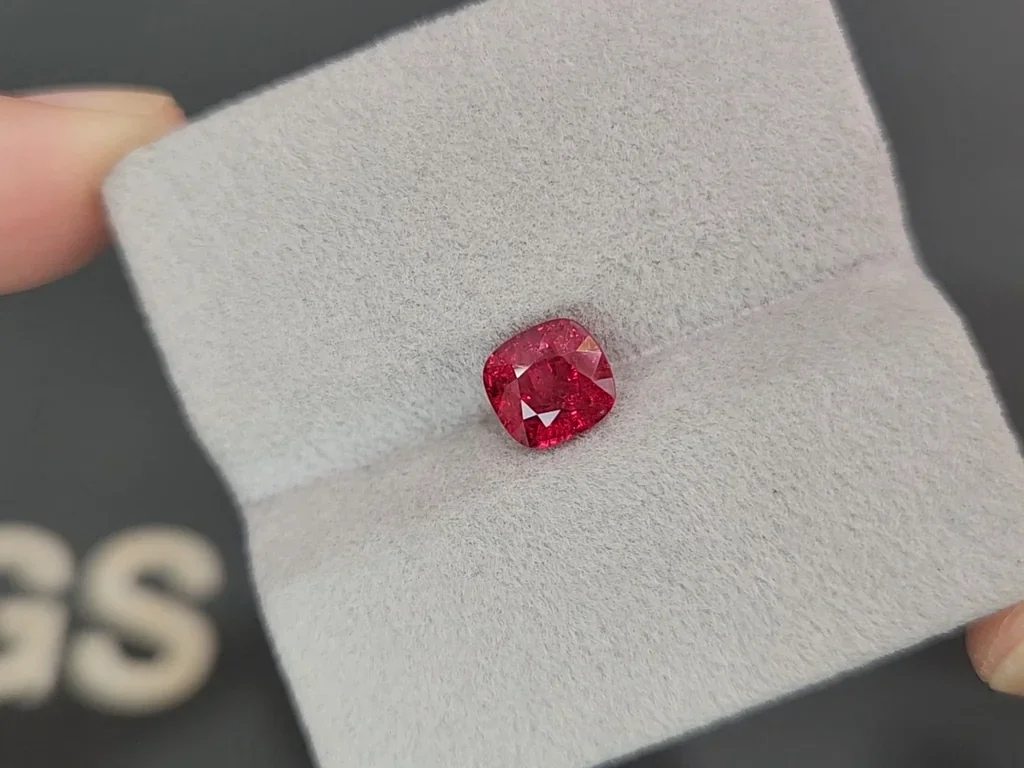 Spinel Vivid Red cushion cut 1.62 carats, Burma Image №4