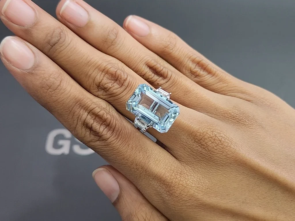 Large aquamarine octagon cut 15.88 carats, Madagascar  Image №5