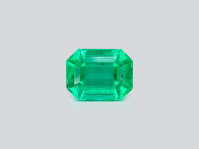 Intense Green emerald in octagon cut 4.32 carats, Colombia photo