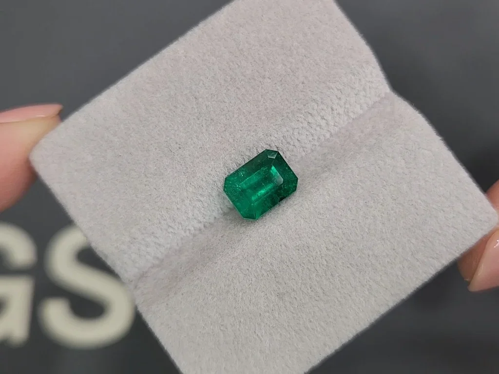Muzo Green emerald octagon cut 1.57 ct, Colombia Image №4