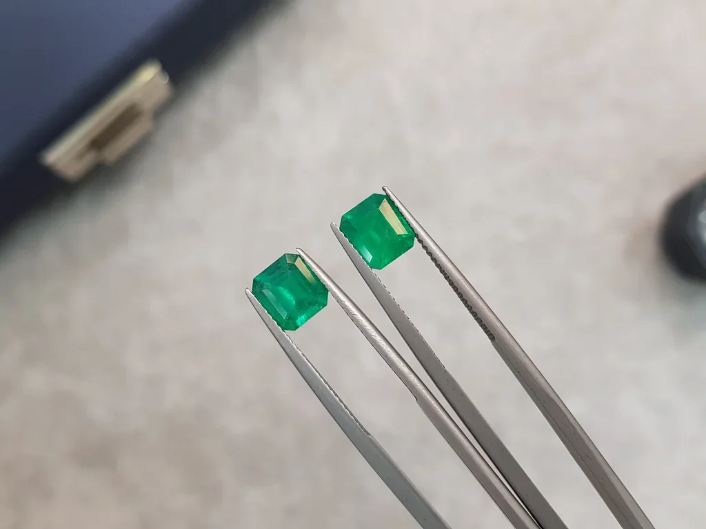 Pair of Colombian emeralds Vivid Green 2.74 ct Image №3