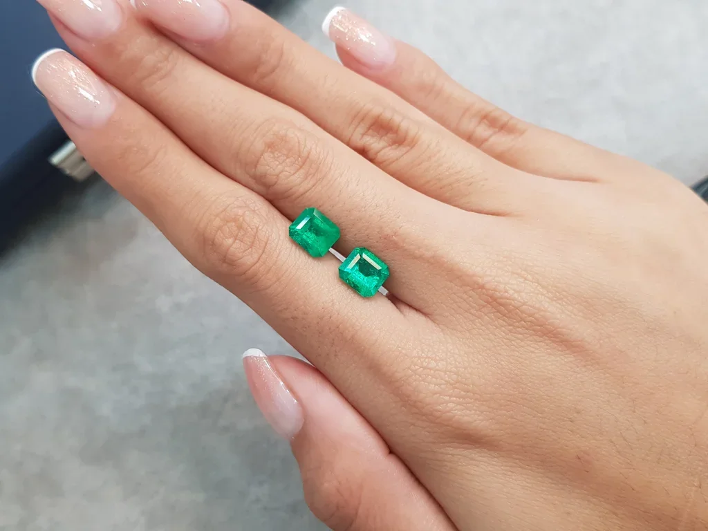 Pair of Colombian emeralds Vivid Green 2.74 ct Image №2