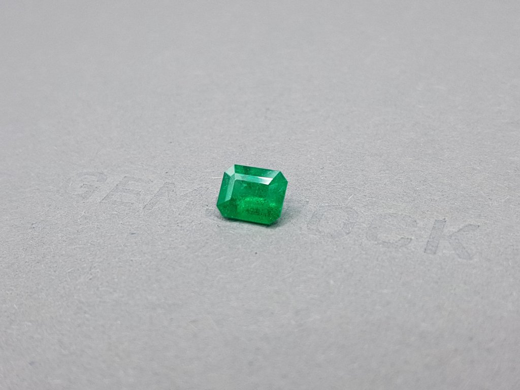 Colombian Vivid Green Emerald 1.25 ct Image №3