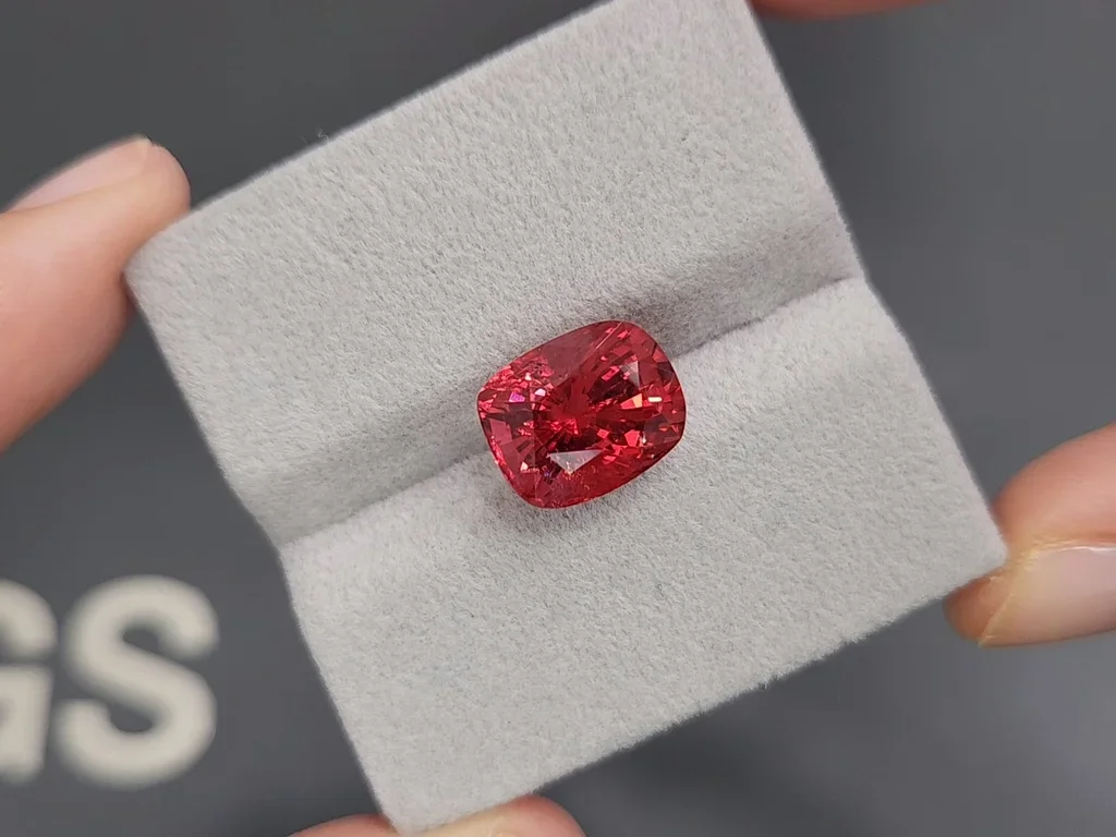 Super rare vivid Vibrant red spinel in cushion cut 6.81 carats, Vietnam  Image №4