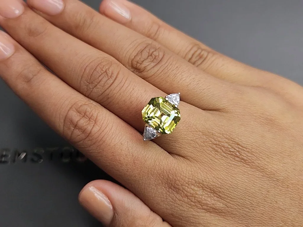 Octagon-cut golden chrysoberyl 7.08 carats, Sri Lanka Image №5