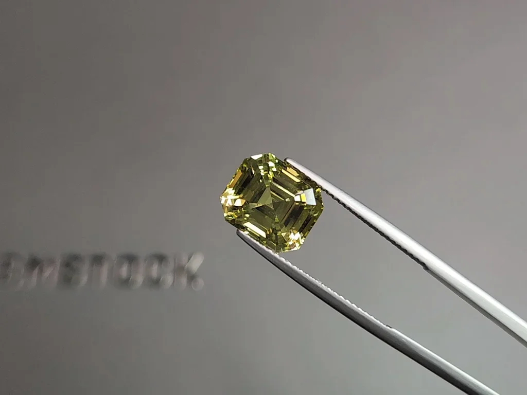 Octagon-cut golden chrysoberyl 7.08 carats, Sri Lanka Image №3