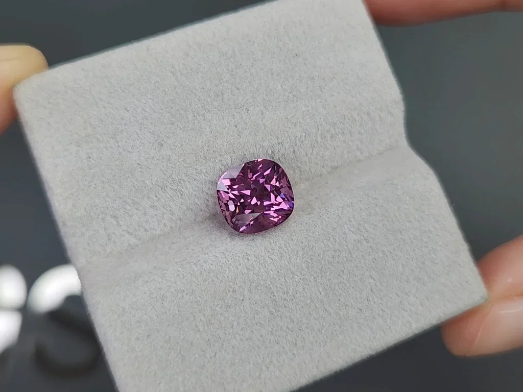 Cushion-cut purple spinel 2.96 carats, Tanzania Image №4