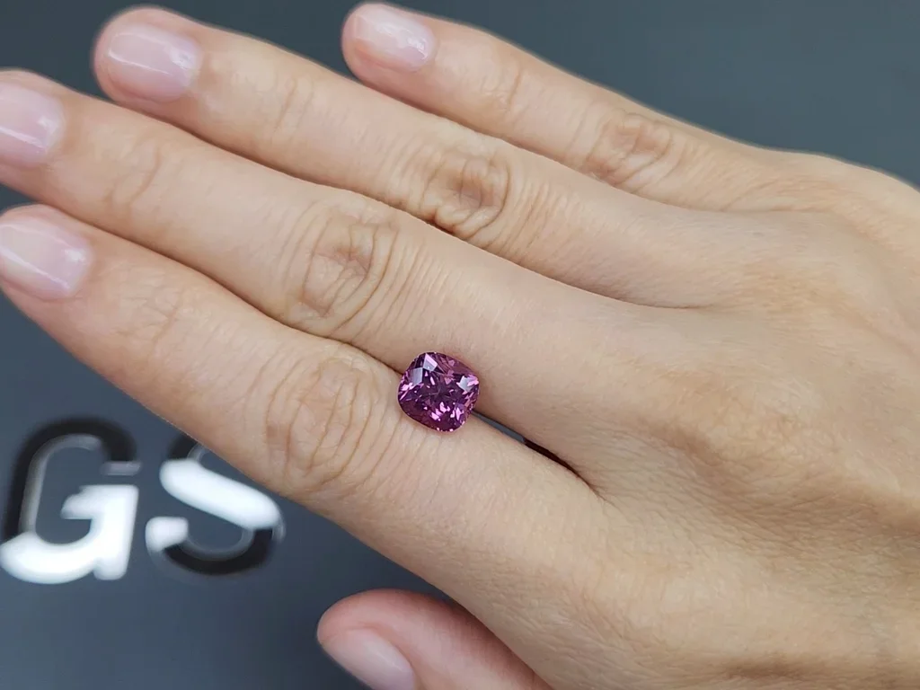 Cushion-cut purple spinel 2.96 carats, Tanzania Image №2