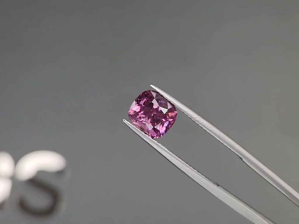 Cushion-cut purple spinel 2.96 carats, Tanzania Image №3