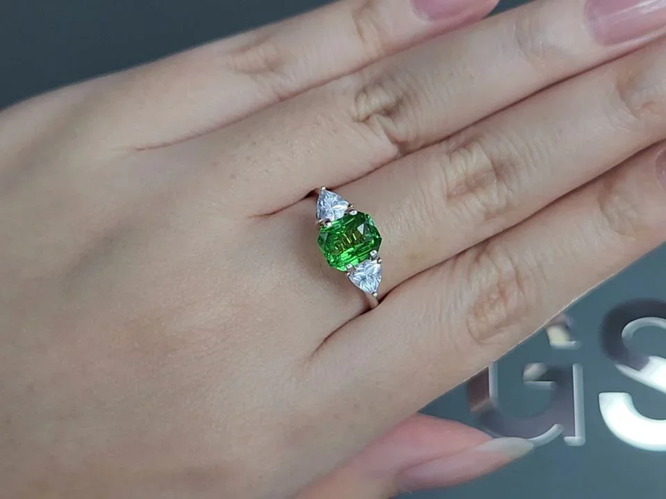 Intense green tsavorite garnet in radiant cut 2.53 carats, Tanzania Image №5
