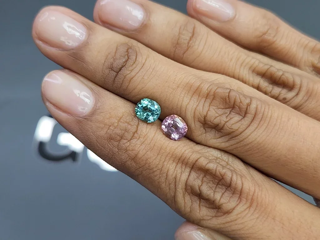Contrasting pair of tourmalines oval cut 1.90 carats, Afghanistan Image №2