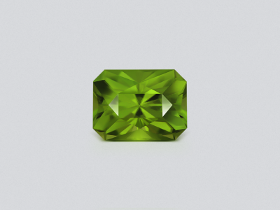 Green yellow peridot radiant cut 3.69 carats, Burma  photo