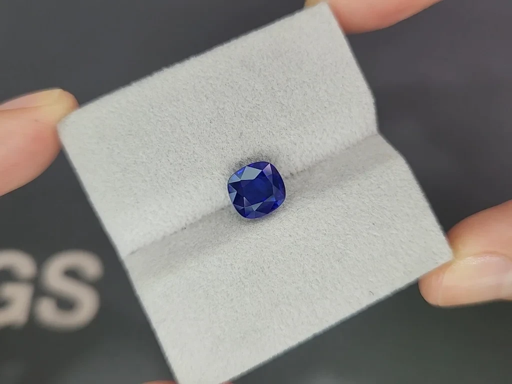 Sapphire Royal Blue cushion cut 3.11 carats, Sri Lanka  Image №4
