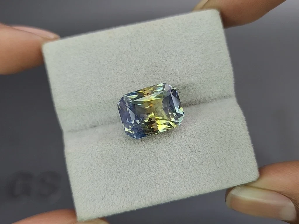 Unheated Bi-color sapphire in radiant cut  11.65 carats, Sri Lanka Image №4