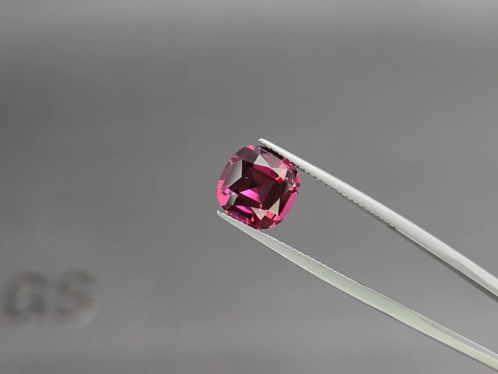 Garnet rhodolite cushion cut 4.55 carats,Tanzania Image №3