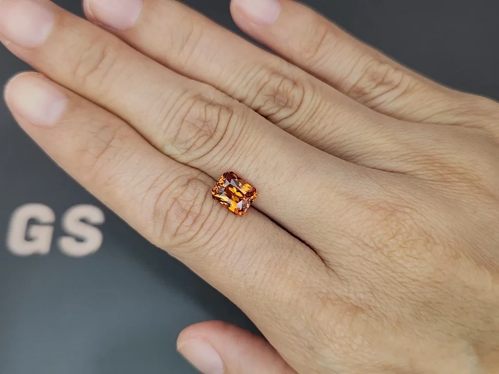 Garnet spessartine Vivid orange radiant cut  2.20 carats, Madagascar Image №2