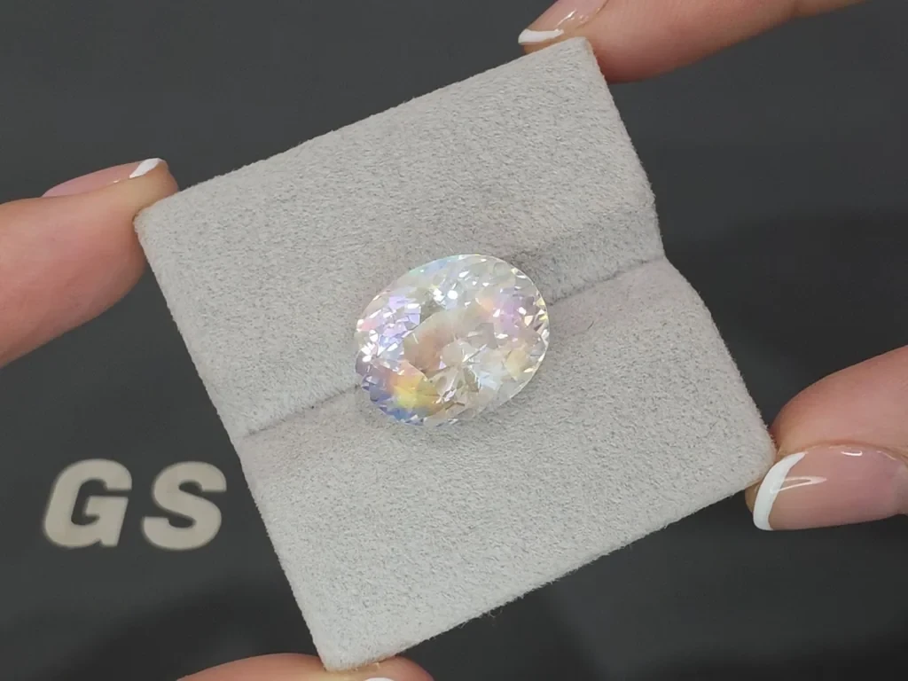 Rainbow moonstone in oval cut 11.94 carats, Madagascar  Image №4