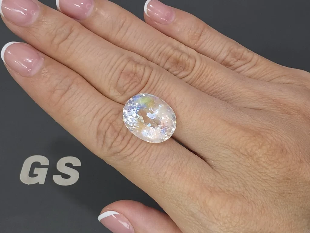 Rainbow moonstone in oval cut 11.94 carats, Madagascar  Image №2