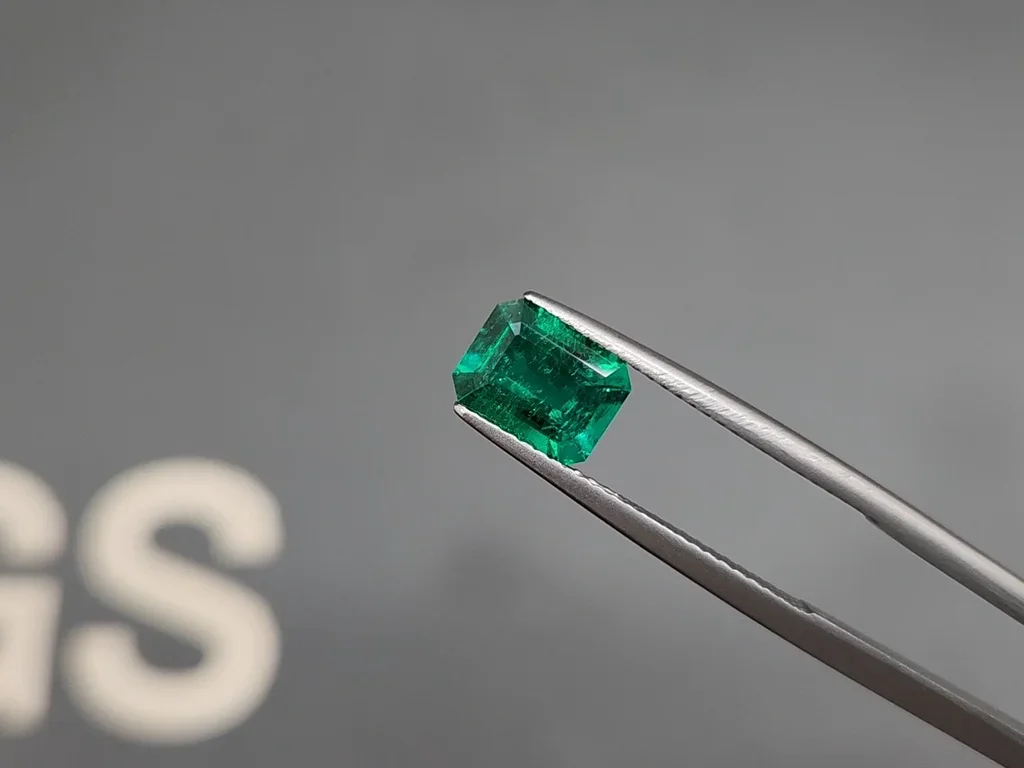 Intense Colombian "Muzo Green" Emerald octagon cut 1.41 ct Image №3