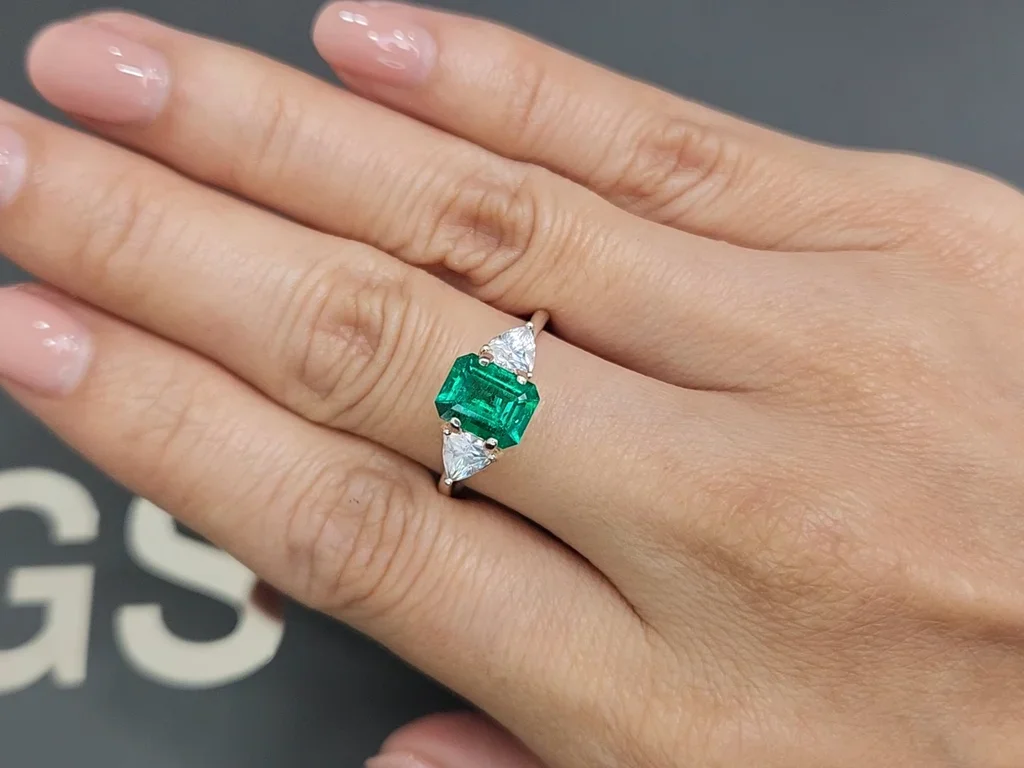Intense Colombian "Muzo Green" Emerald octagon cut 1.41 ct Image №5