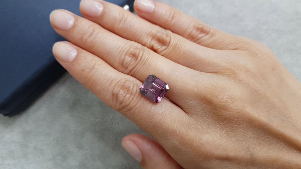 Intense red hyacinth zircon in octagon cut 10.29 ct Image №2